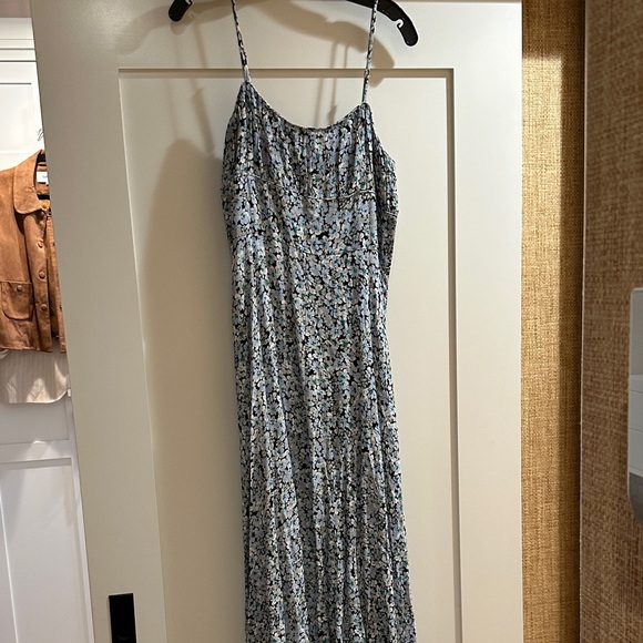 Madewell Dresses & Skirts - Like new Madewell Women's Blue Floral Slip maxi dress  - Lightweight Strap